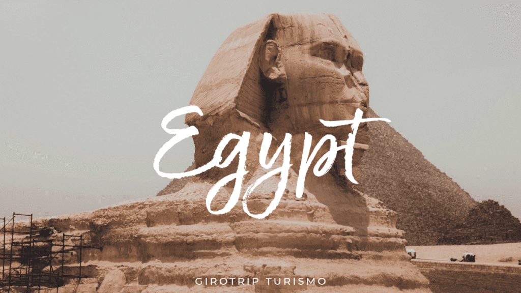 Imagem de capa em tom sépia da Grande Esfinge de Gizé com uma pirâmide ao fundo. O texto "Egypt" e o logo da Girotrip Turismo estão sobre a imagem.